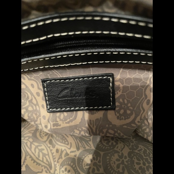 Clarks Pebbled Leather Bucket Bag🖤 - Picture 8 of 12